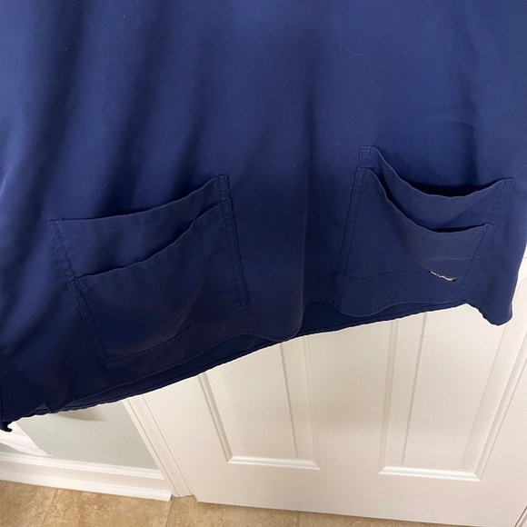 Women’s Greys Anatomy Scrub Top XL - Picture 4 of 4